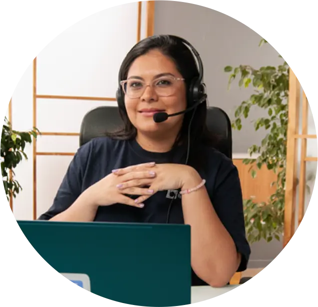 Profesora de Ninja Excel atendiendo consultas a través del Chat Profesor